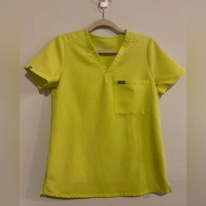 Figs scrub top - neon yellow - XS